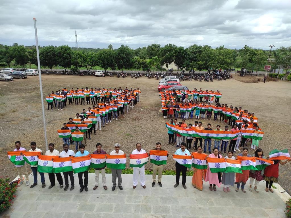 पूर्व निहित संगम फाउंडेशन तर्फे तब्बल 18 शाळेंमध्ये मोफत तिरंगा वाटप….